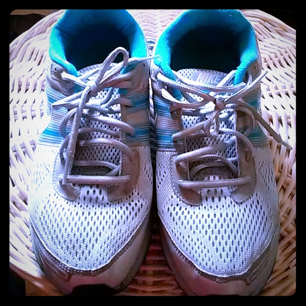 Nike Sneakers - Picture 1 of 8